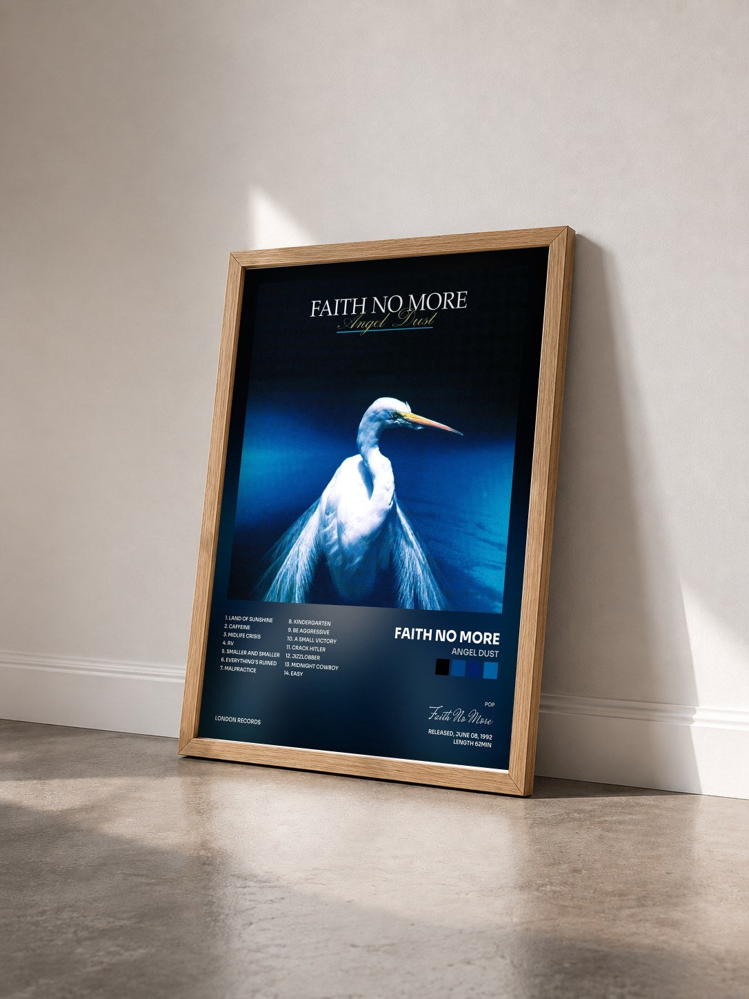 #bois Tableau de l'album Angel Dust de Faith No More vu de trois quarts, cadre en bois brut