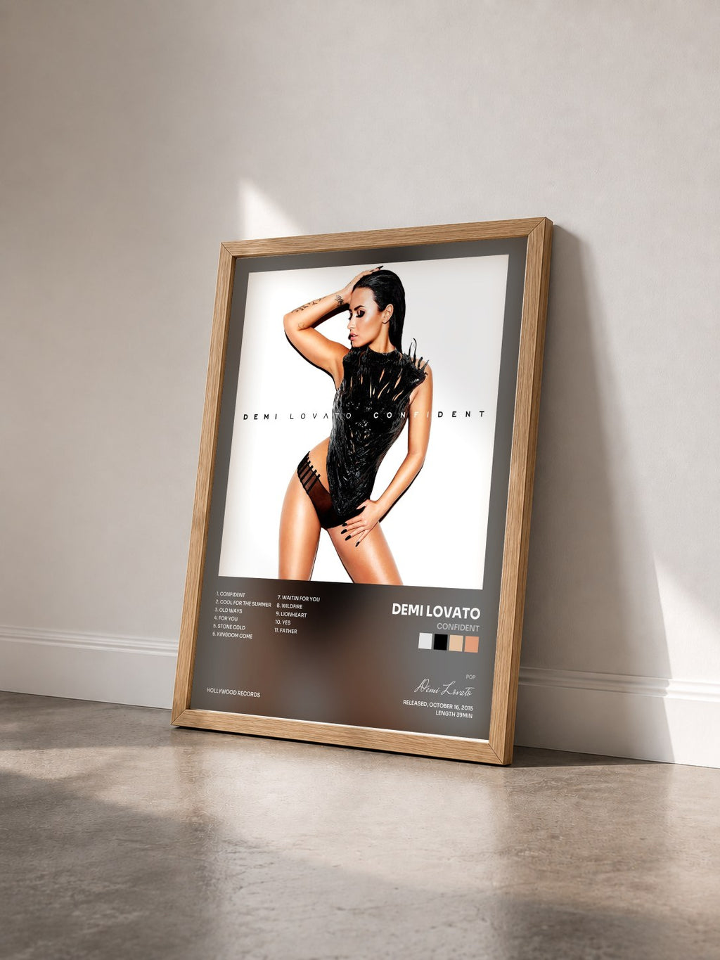 #bois Tableau de l'album Confident de Demi Lovato vu de trois quarts, cadre en bois brut