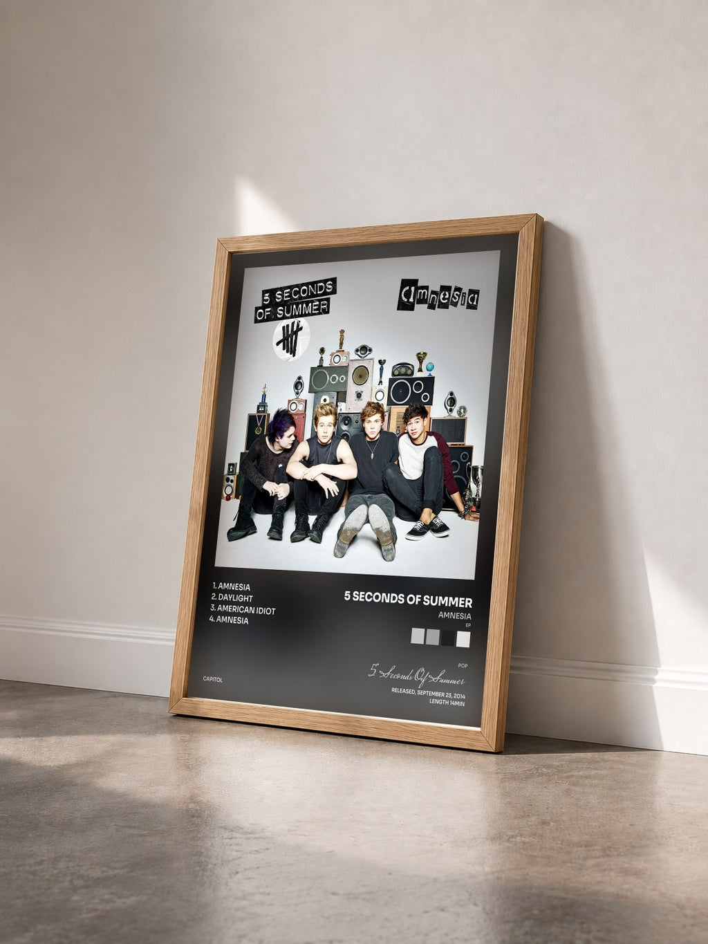 #bois Tableau de l'album Amnesia (EP) de 5 Seconds Of Summer vu de trois quarts, cadre en bois brut
