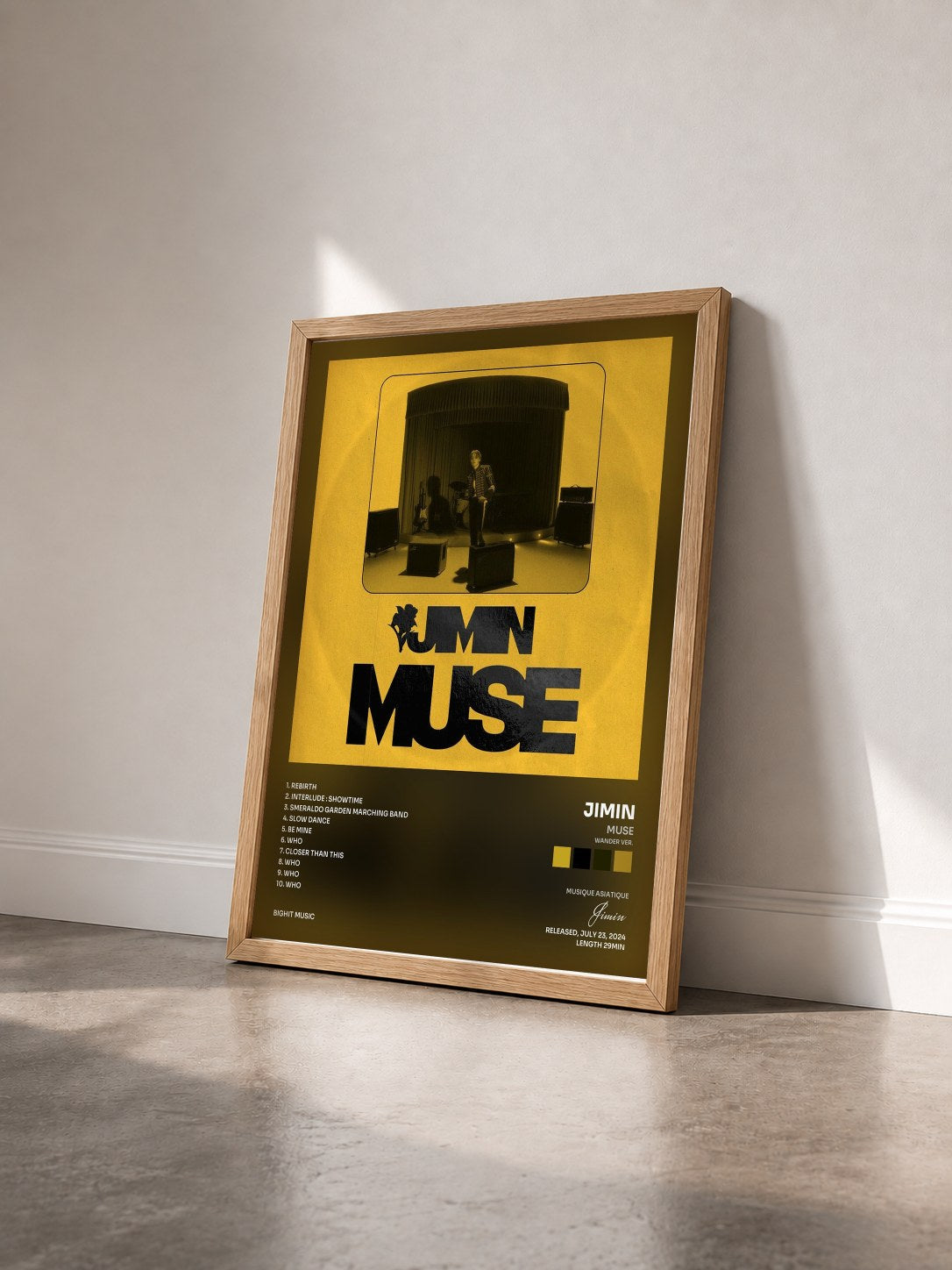 #bois Tableau de l'album MUSE (WANDER ver.) de Jimin vu de trois quarts, cadre en bois brut