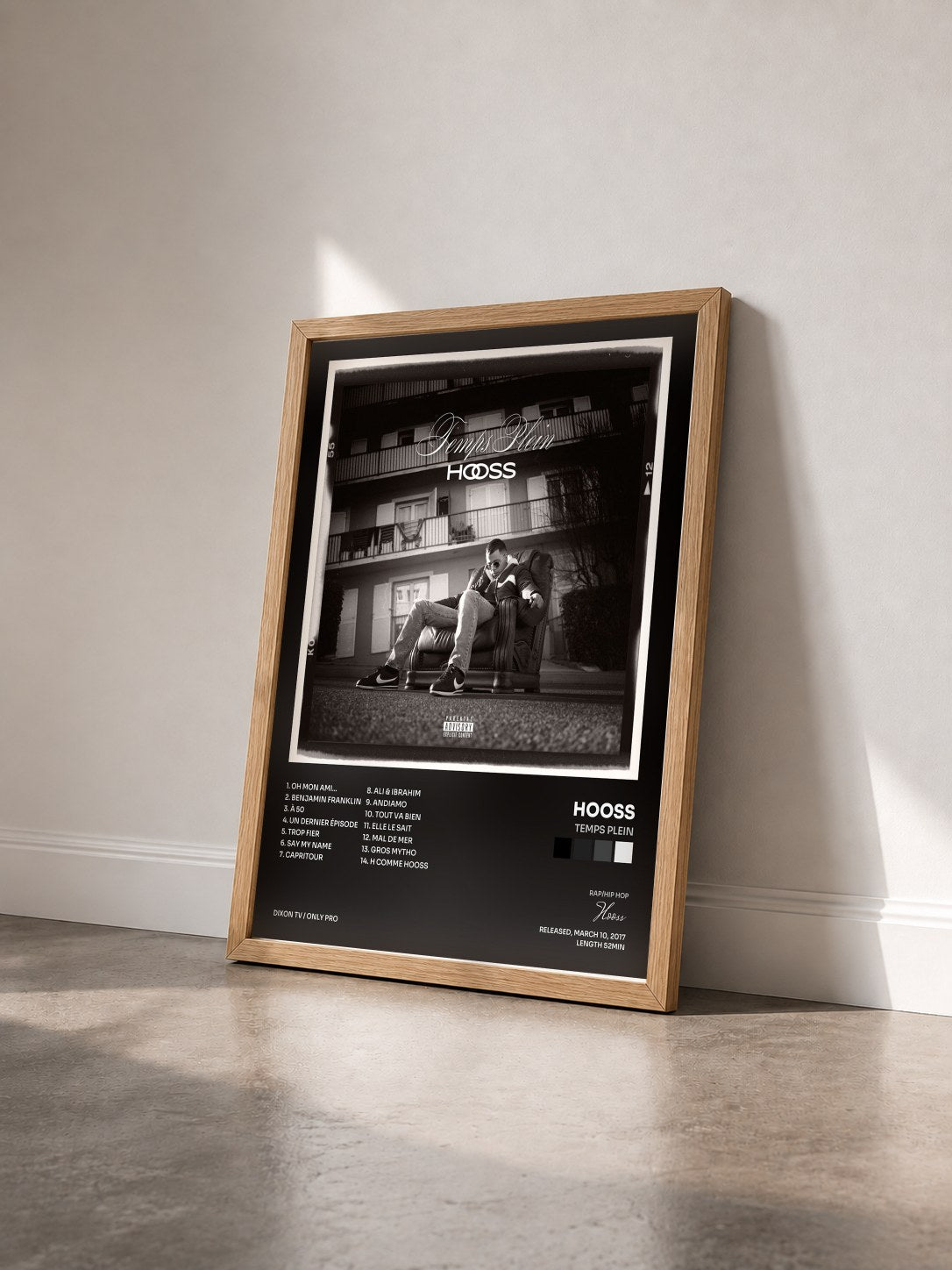 #bois Tableau de l'album Temps plein de Hooss vu de trois quarts, cadre en bois brut
