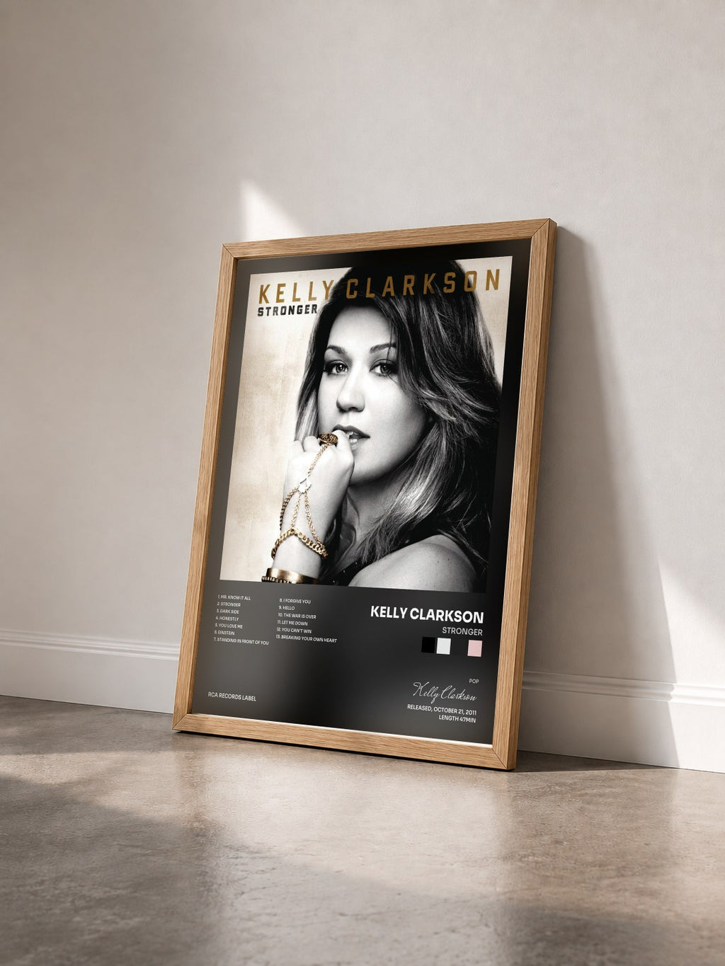 #bois Tableau de l'album Stronger de Kelly Clarkson vu de trois quarts, cadre en bois brut
