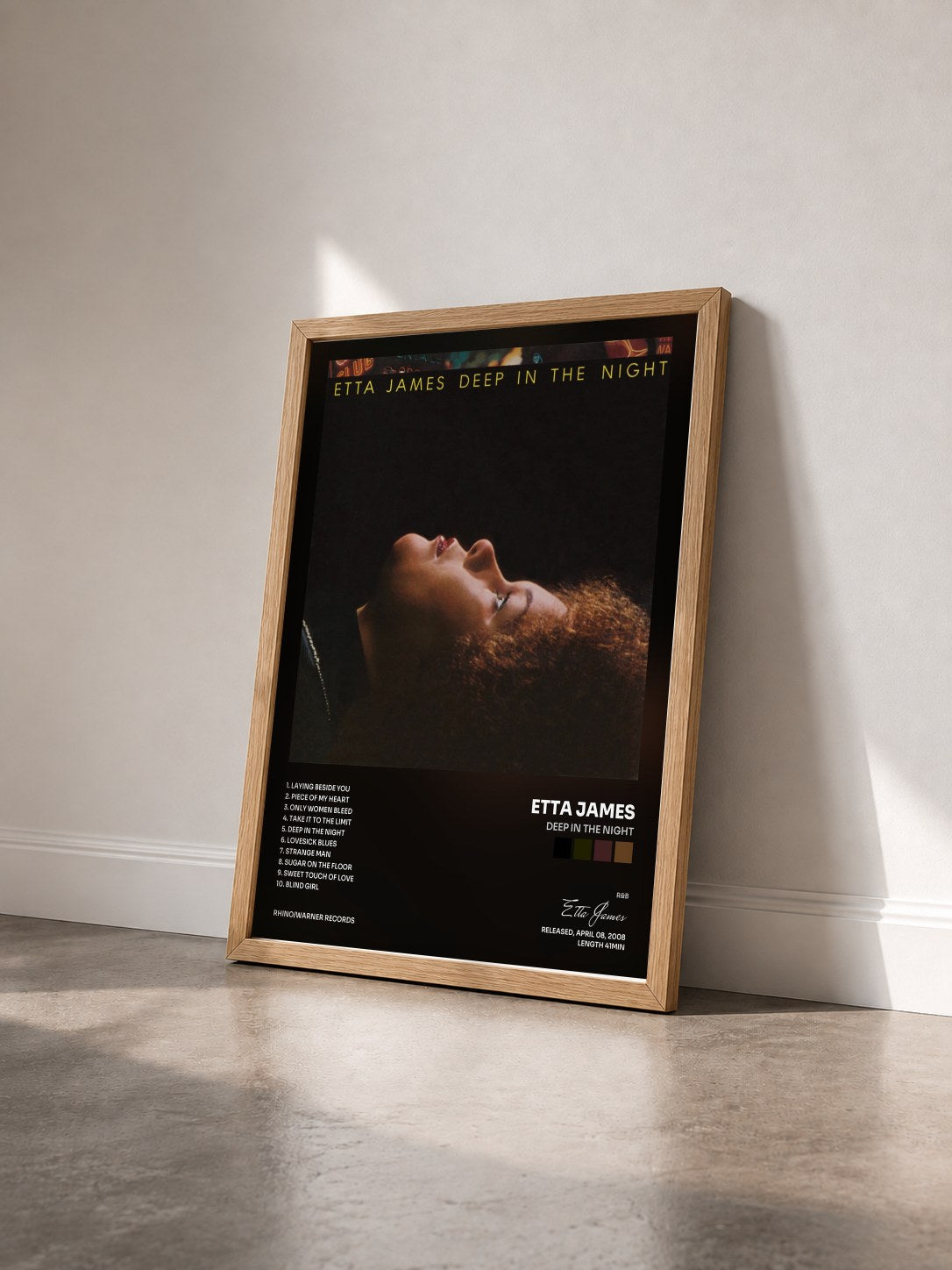 #bois Tableau de l'album Deep In The Night de Etta James vu de trois quarts, cadre en bois brut