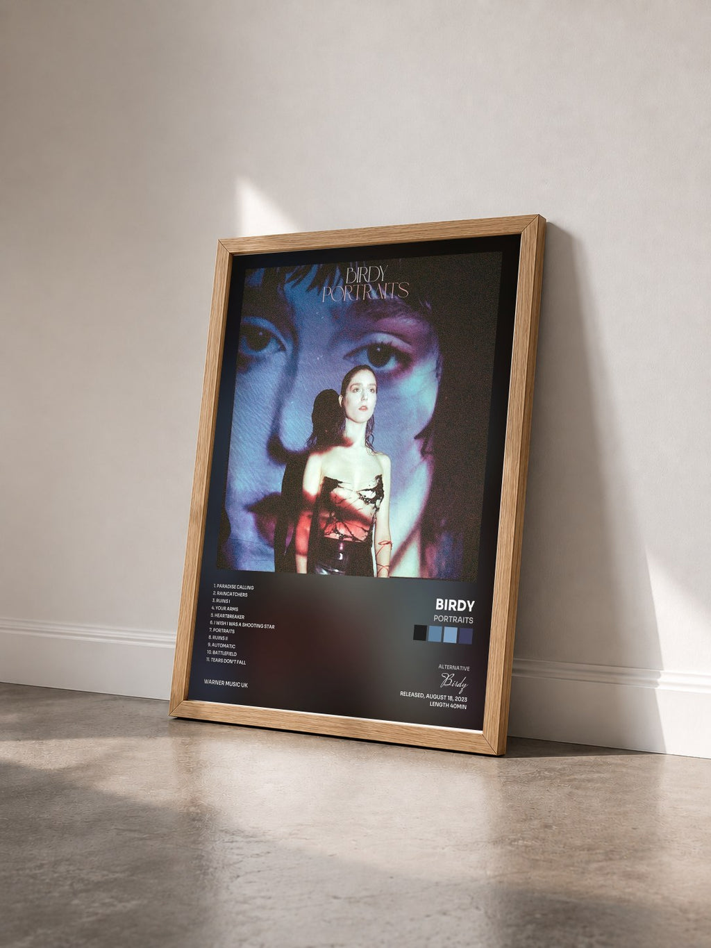 #bois Tableau de l'album Portraits de Birdy vu de trois quarts, cadre en bois brut