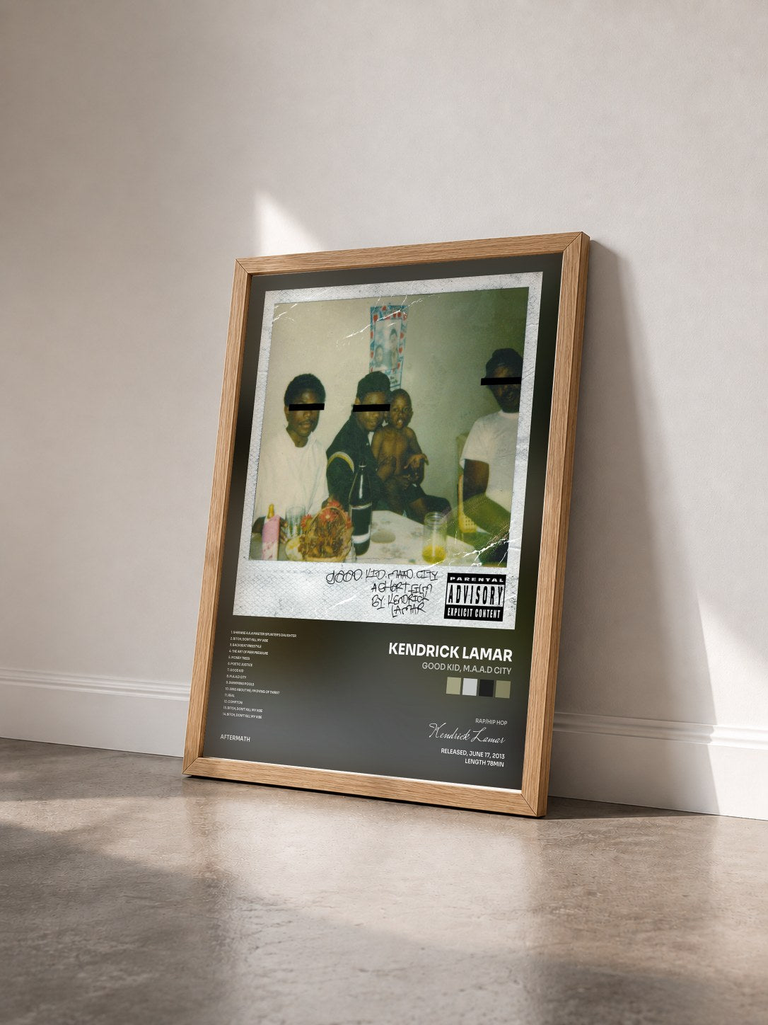 #bois Tableau de l'album good kid, m.A.A.d city de Kendrick Lamar vu de trois quarts, cadre en bois brut