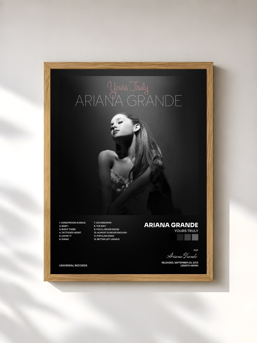 #bois Tableau de l'album Yours Truly de Ariana Grande, cadre en bois brut, imprimé et encadré en France