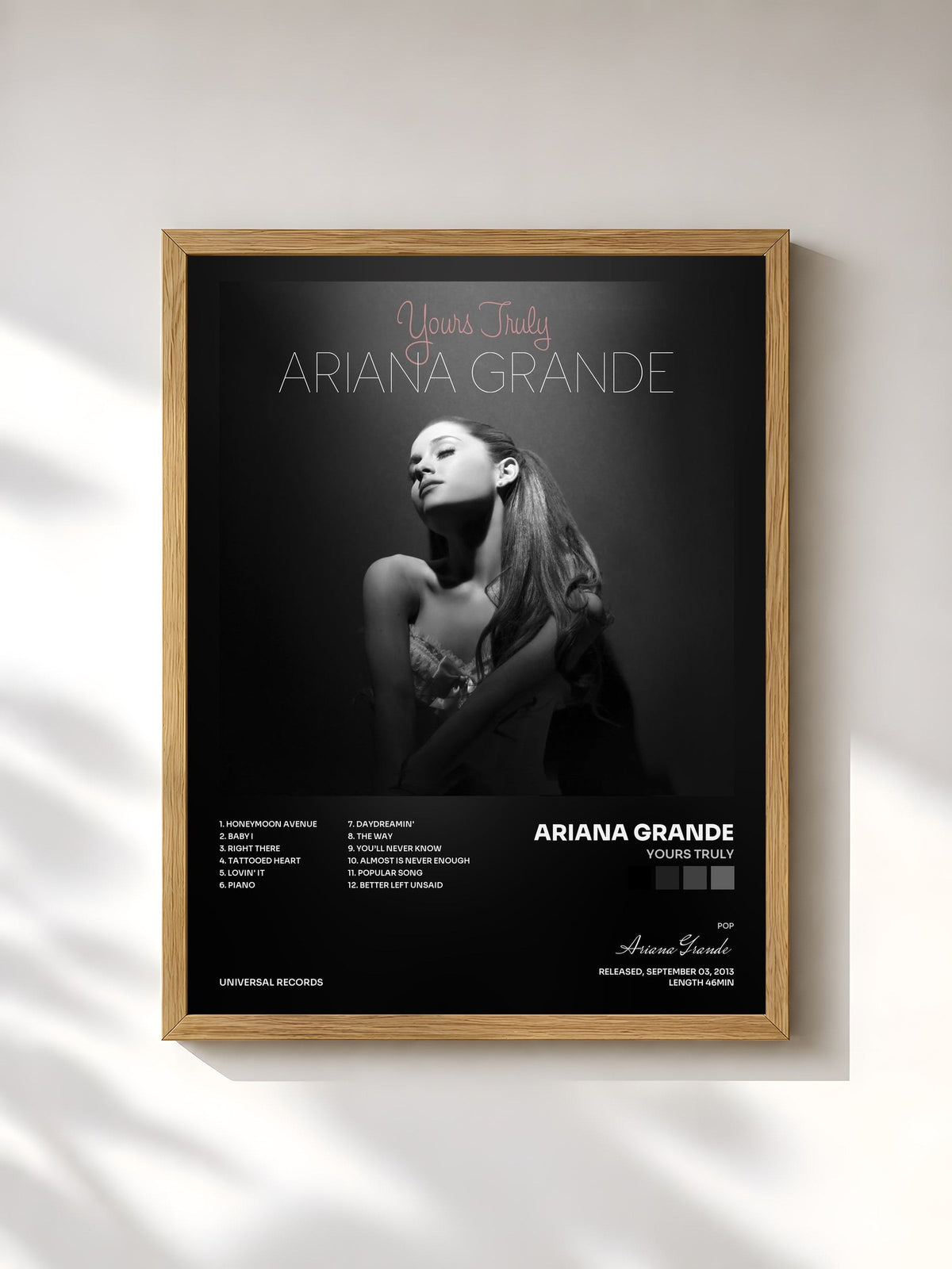 #bois Tableau de l'album Yours Truly de Ariana Grande, cadre en bois brut, imprimé et encadré en France