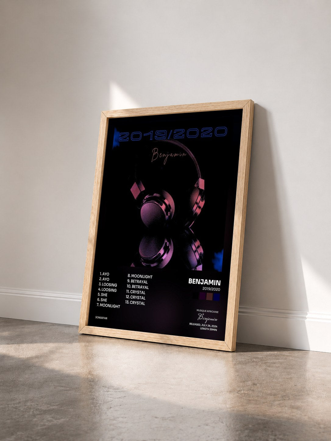 #bois Tableau de l'album 2019/2020 de Benjamin vu de trois quarts, cadre en bois brut