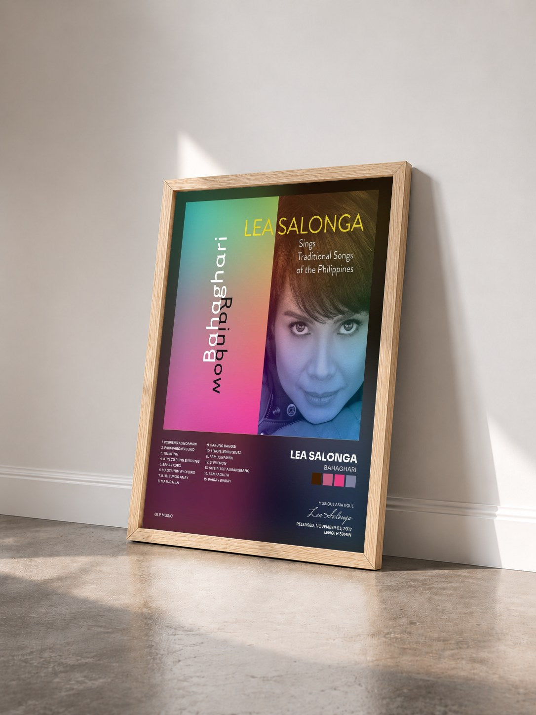 #bois Tableau de l'album Bahaghari de Lea Salonga vu de trois quarts, cadre en bois brut