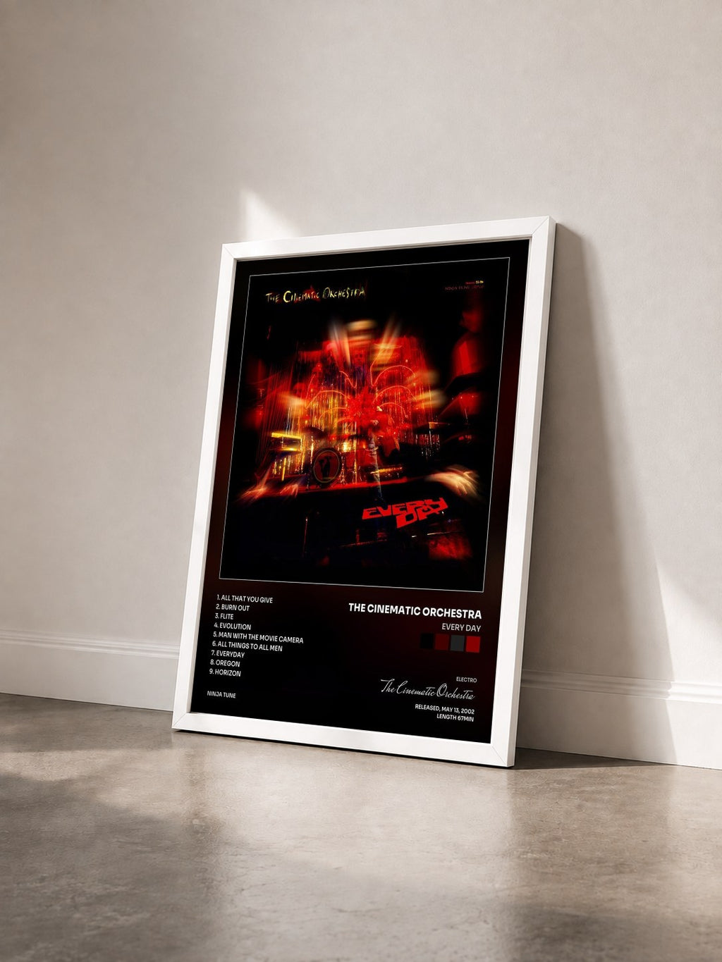 #blanc Tableau de l'album Every Day de The Cinematic Orchestra vu de trois quarts, cadre blanc