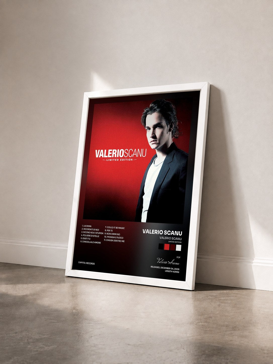 #blanc Tableau de l'album Valerio Scanu (Limited Edition) de Valerio Scanu vu de trois quarts, cadre blanc