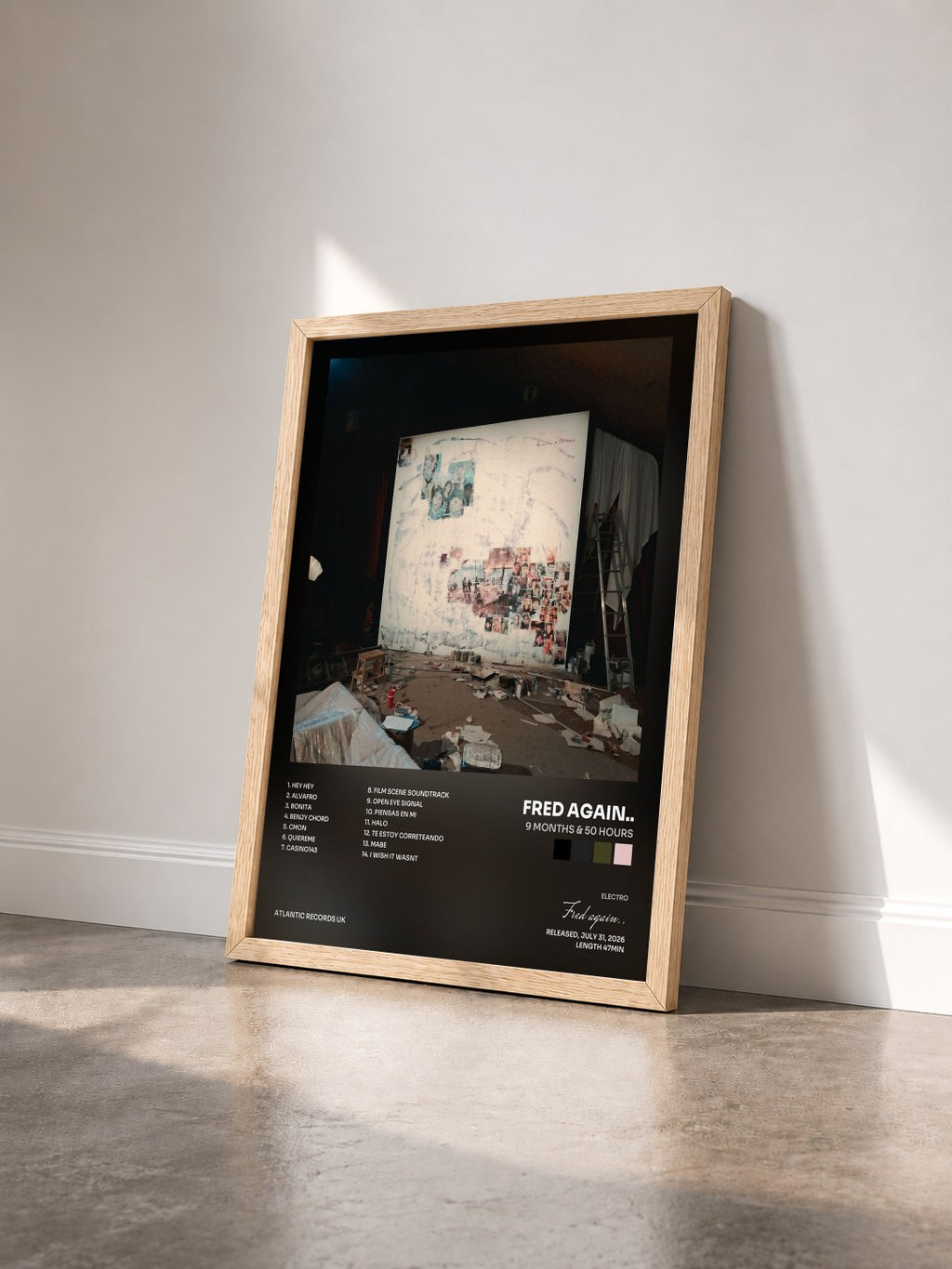 #bois Tableau de l'album 9 months & 50 hours de Fred again.. vu de trois quarts, cadre en bois brut