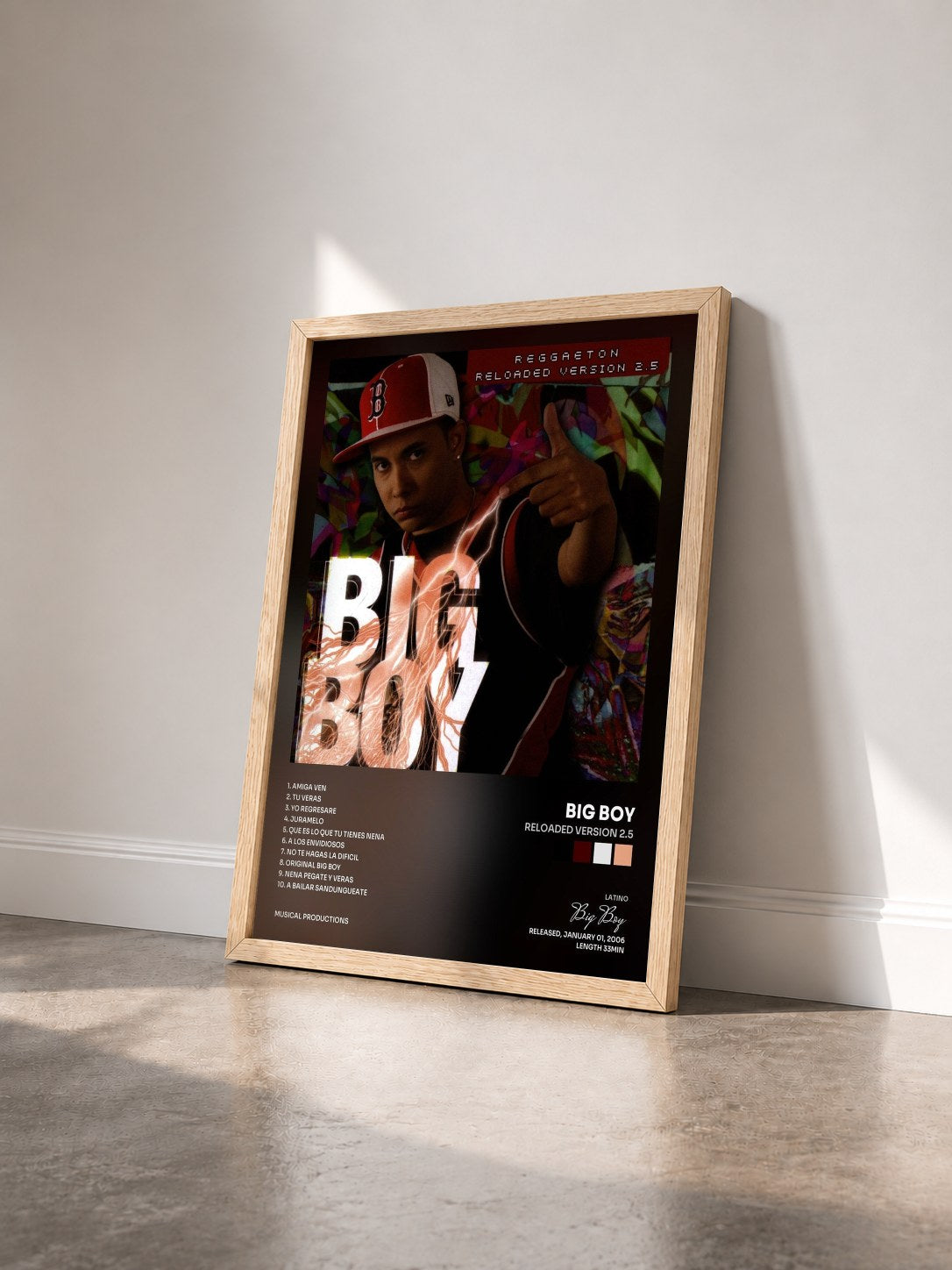 #bois Tableau de l'album Reloaded Version 2.5 de Big Boy vu de trois quarts, cadre en bois brut