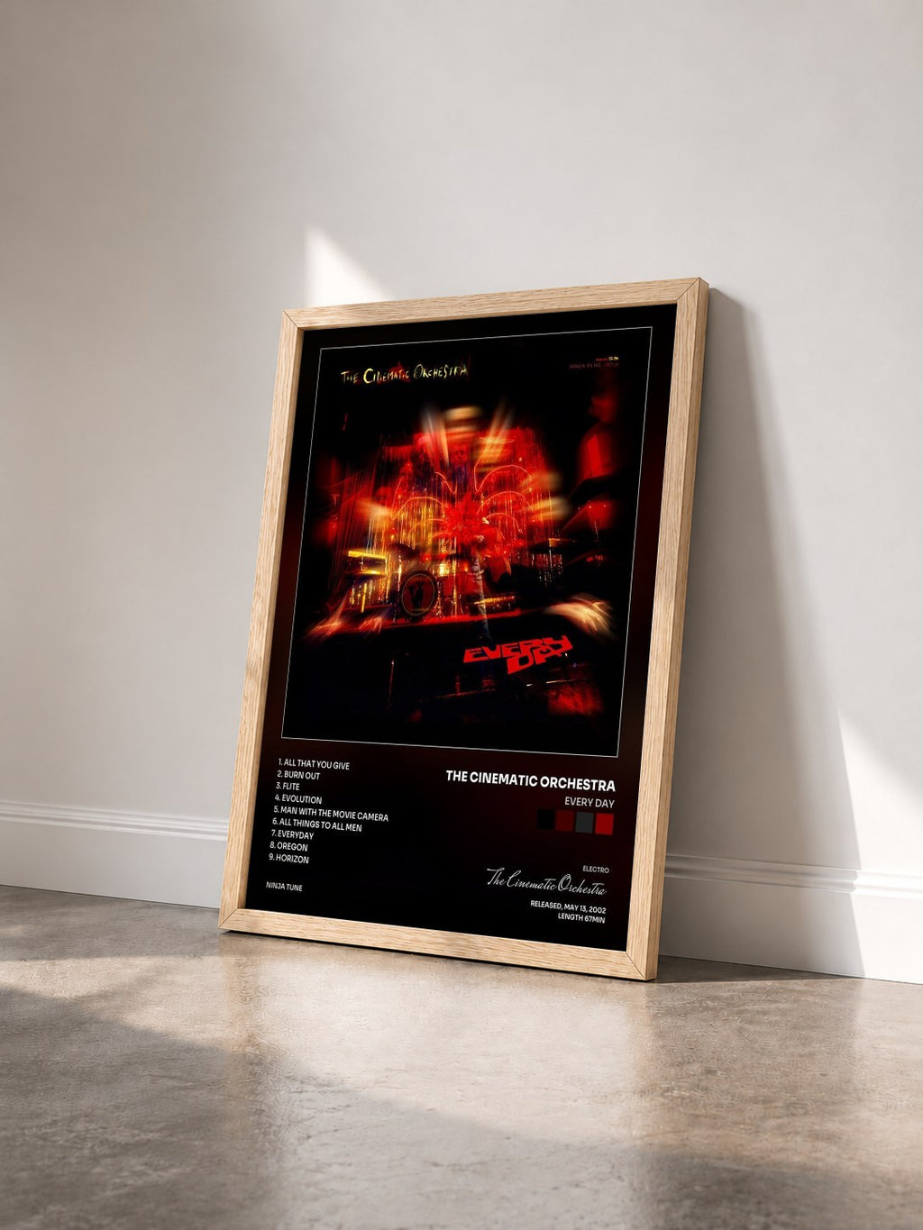 #bois Tableau de l'album Every Day de The Cinematic Orchestra vu de trois quarts, cadre en bois brut