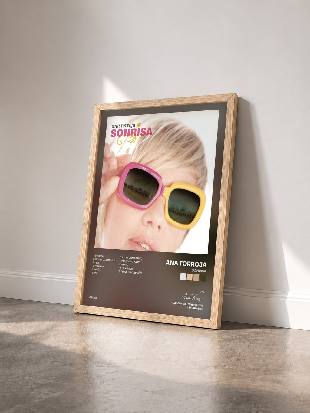 #bois Tableau de l'album Sonrisa de Ana Torroja vu de trois quarts, cadre en bois brut
