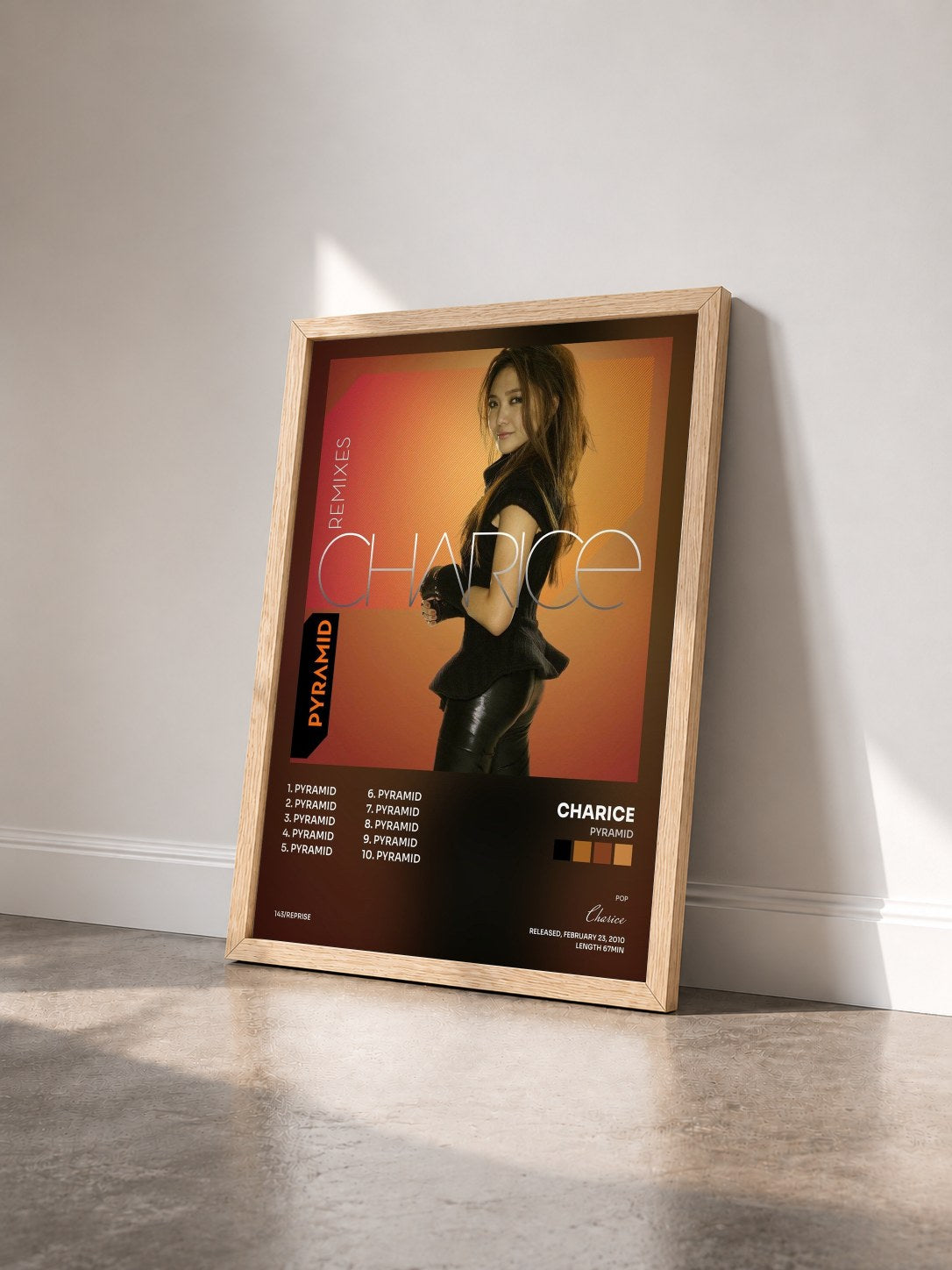 #bois Tableau de l'album Pyramid de Charice vu de trois quarts, cadre en bois brut