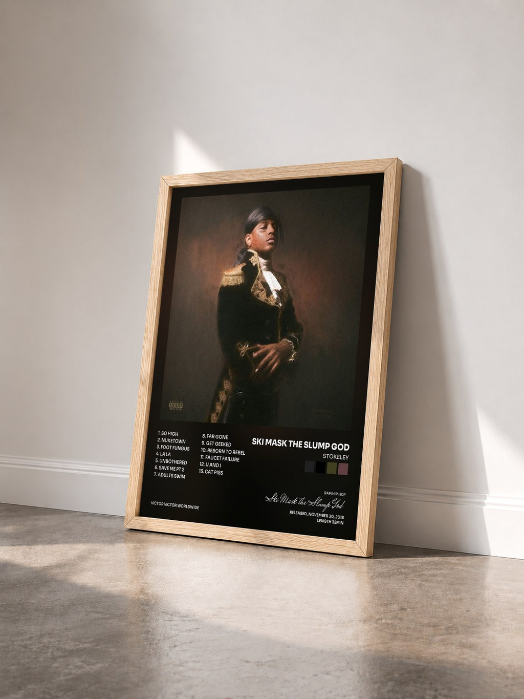 #bois Tableau de l'album STOKELEY de Ski Mask the Slump God vu de trois quarts, cadre en bois brut