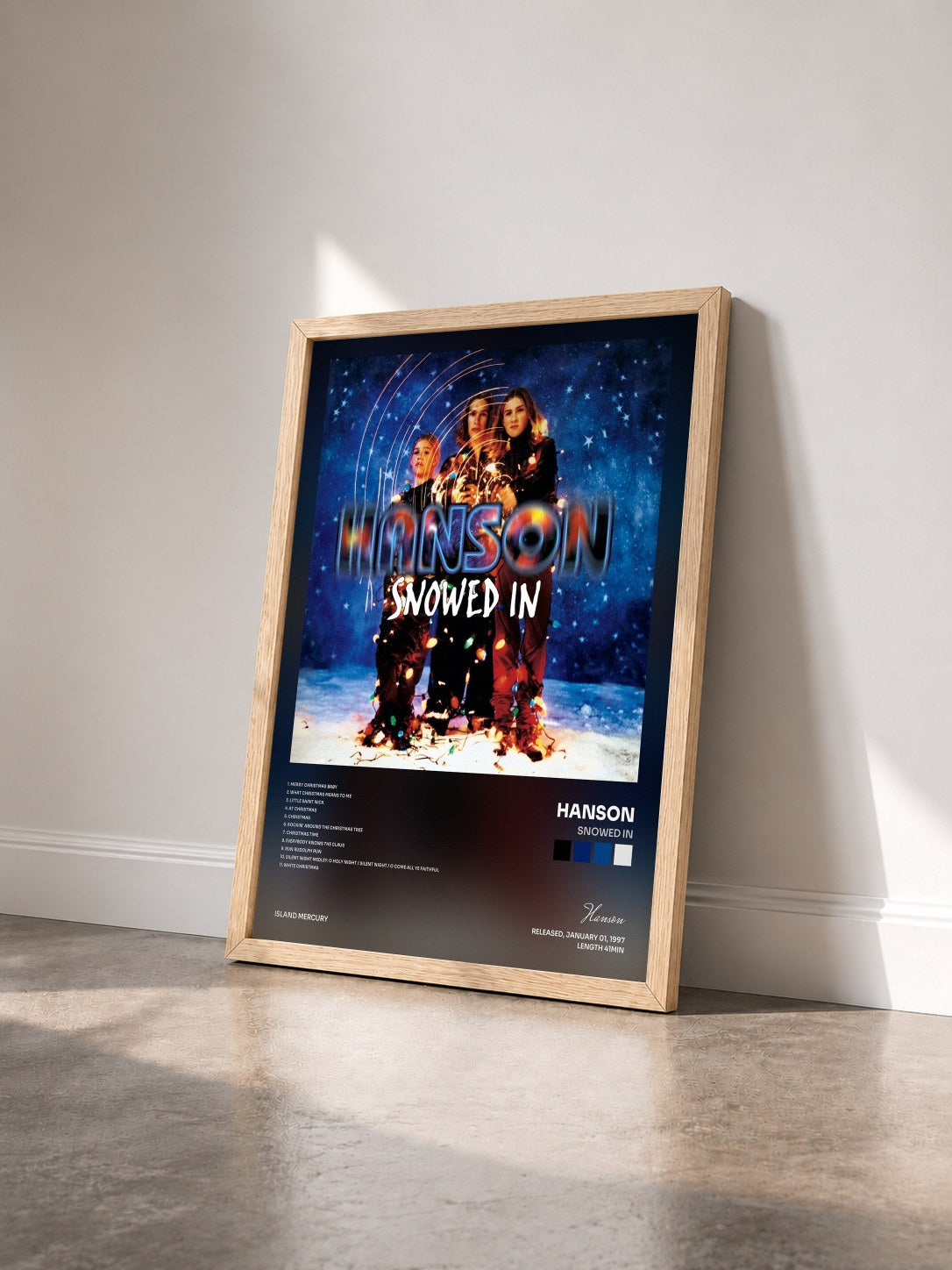 #bois Tableau de l'album Snowed In de Hanson vu de trois quarts, cadre en bois brut