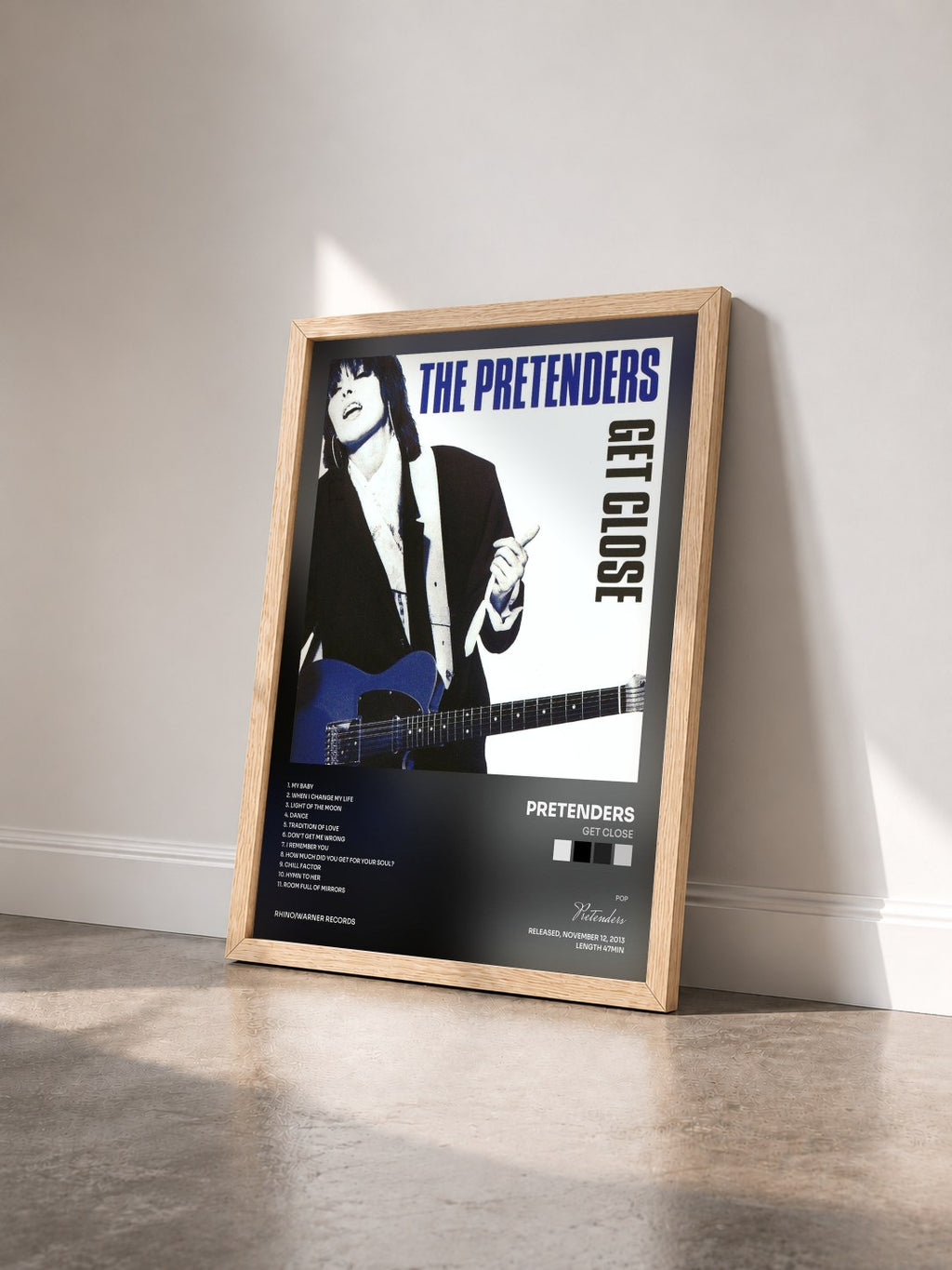 #bois Tableau de l'album Get Close de Pretenders vu de trois quarts, cadre en bois brut