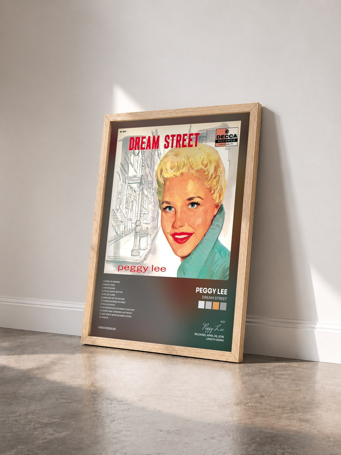 #bois Tableau de l'album Dream Street de Peggy Lee vu de trois quarts, cadre en bois brut