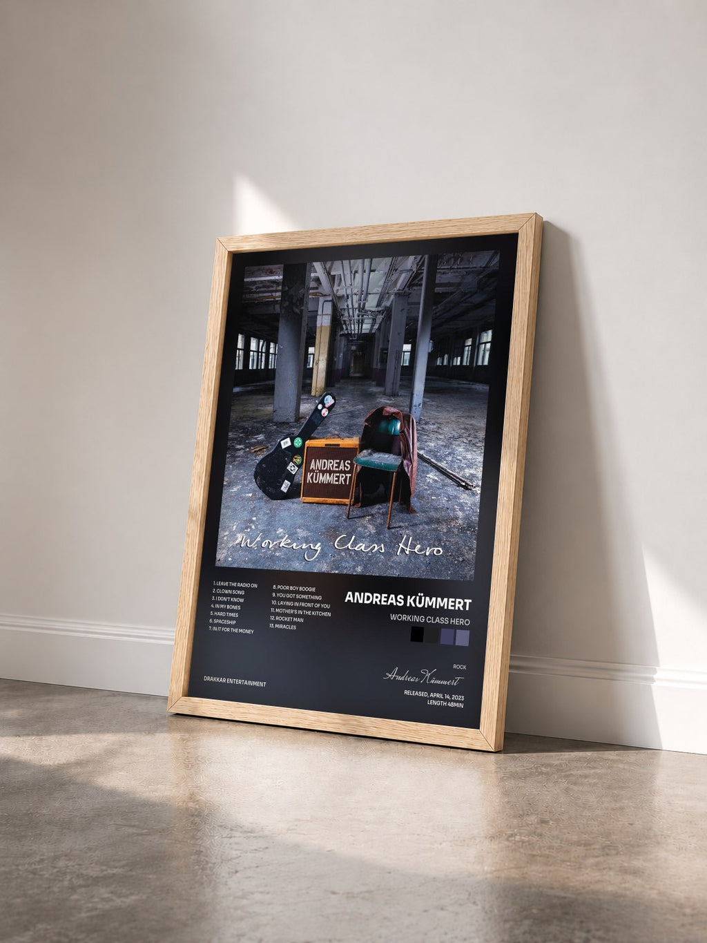 #bois Tableau de l'album Working Class Hero de Andreas Kümmert vu de trois quarts, cadre en bois brut