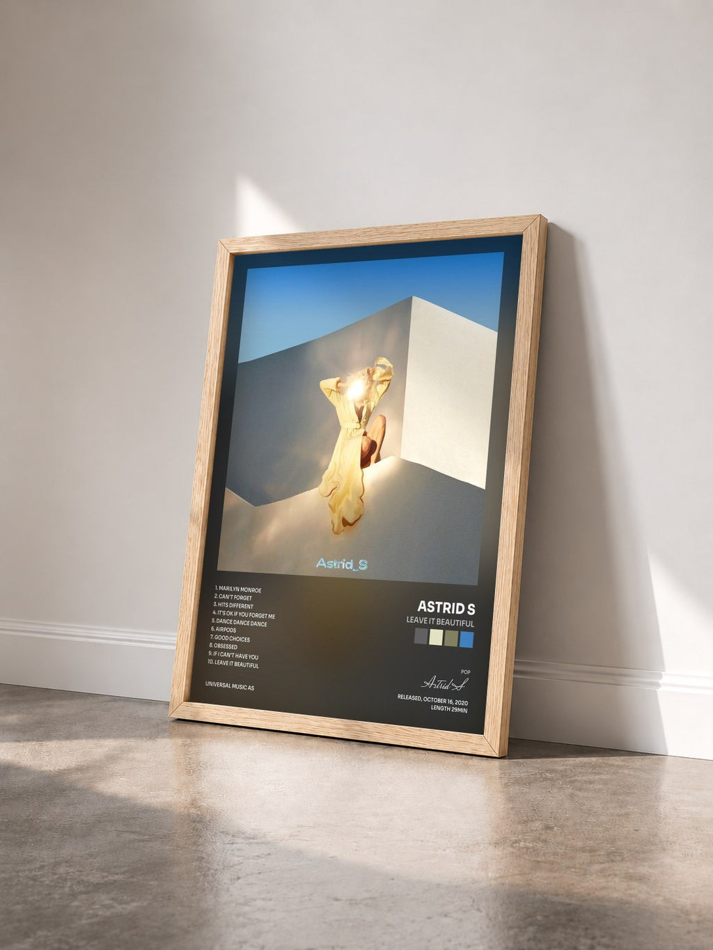 #bois Tableau de l'album Leave It Beautiful de Astrid S vu de trois quarts, cadre en bois brut