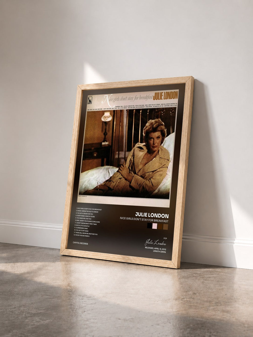 #bois Tableau de l'album Nice Girls Don't Stay For Breakfast de Julie London vu de trois quarts, cadre en bois brut