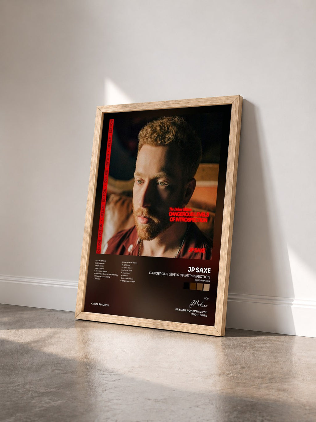 #bois Tableau de l'album Dangerous Levels of Introspection (Deluxe Edition) de JP Saxe vu de trois quarts, cadre en bois brut