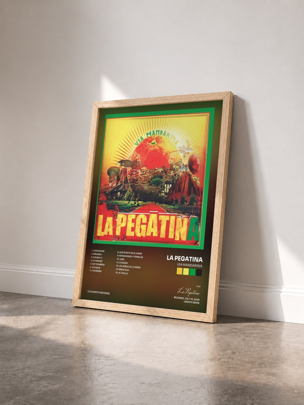 #bois Tableau de l'album Via Mandarina de La Pegatina vu de trois quarts, cadre en bois brut