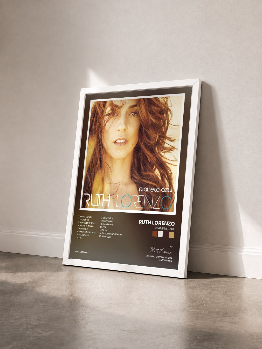 #blanc Tableau de l'album Planeta Azul de Ruth Lorenzo vu de trois quarts, cadre blanc