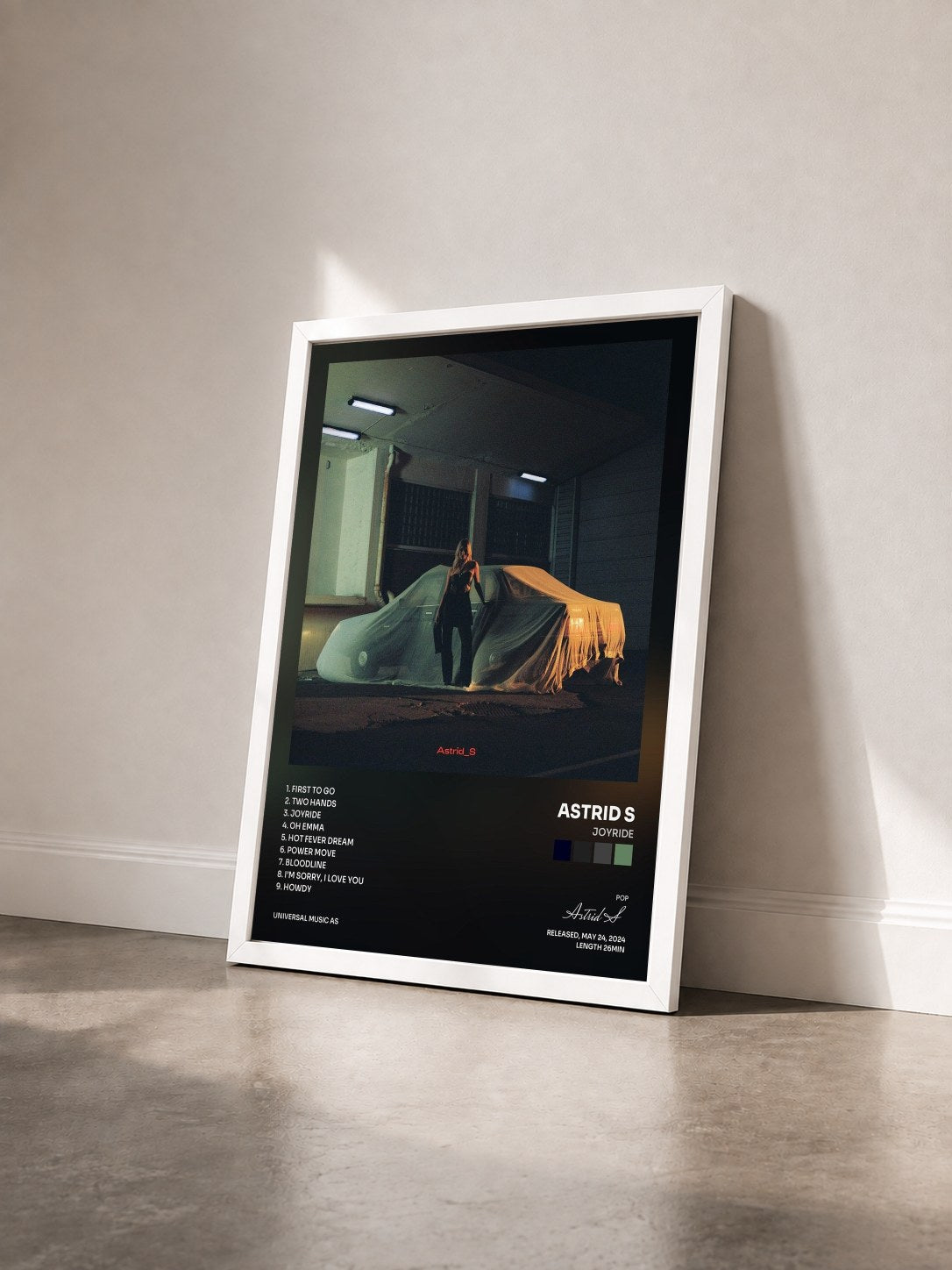 #blanc Tableau de l'album Joyride de Astrid S vu de trois quarts, cadre blanc