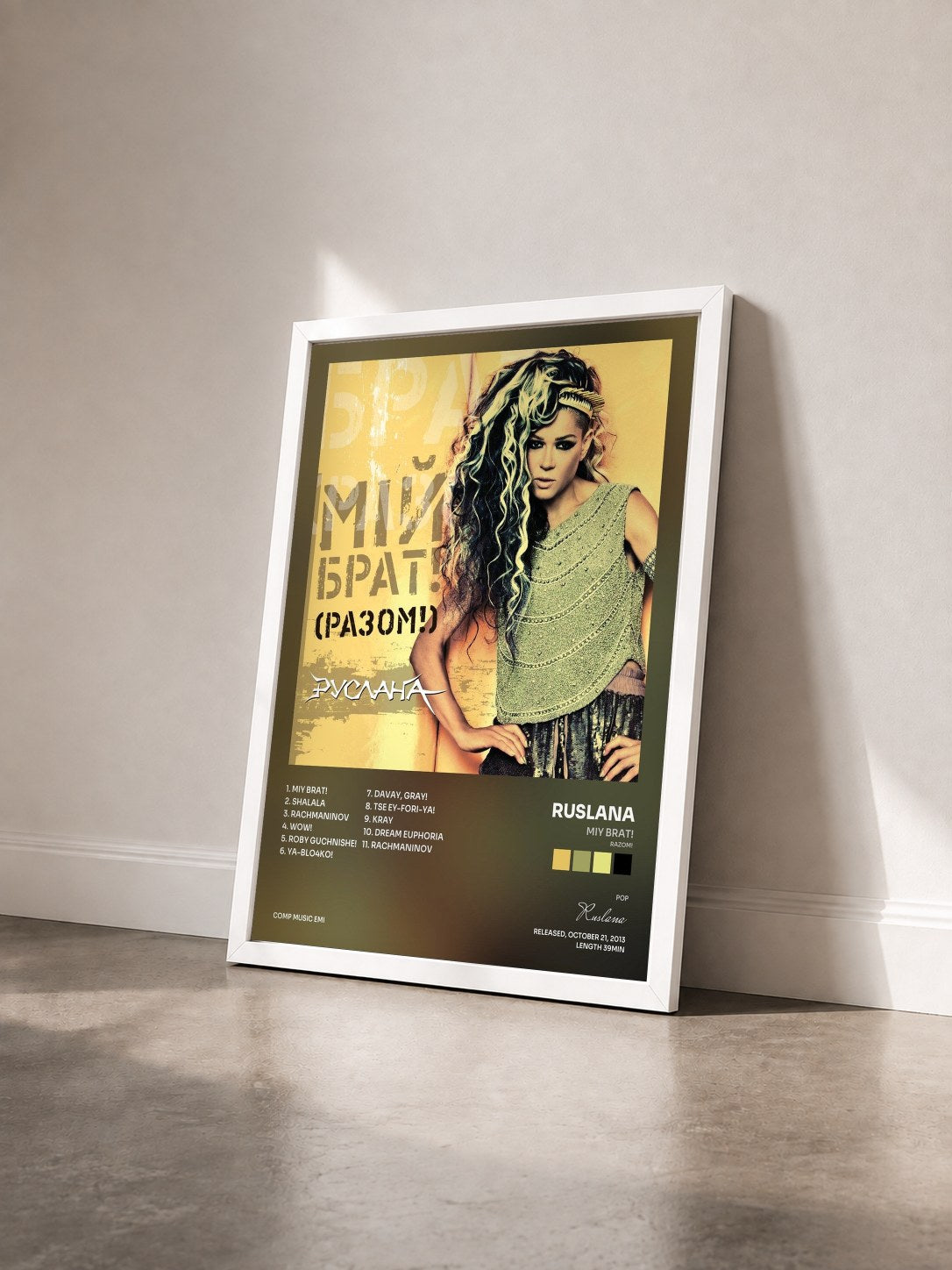 #blanc Tableau de l'album Miy Brat! (Razom!) de Ruslana vu de trois quarts, cadre blanc