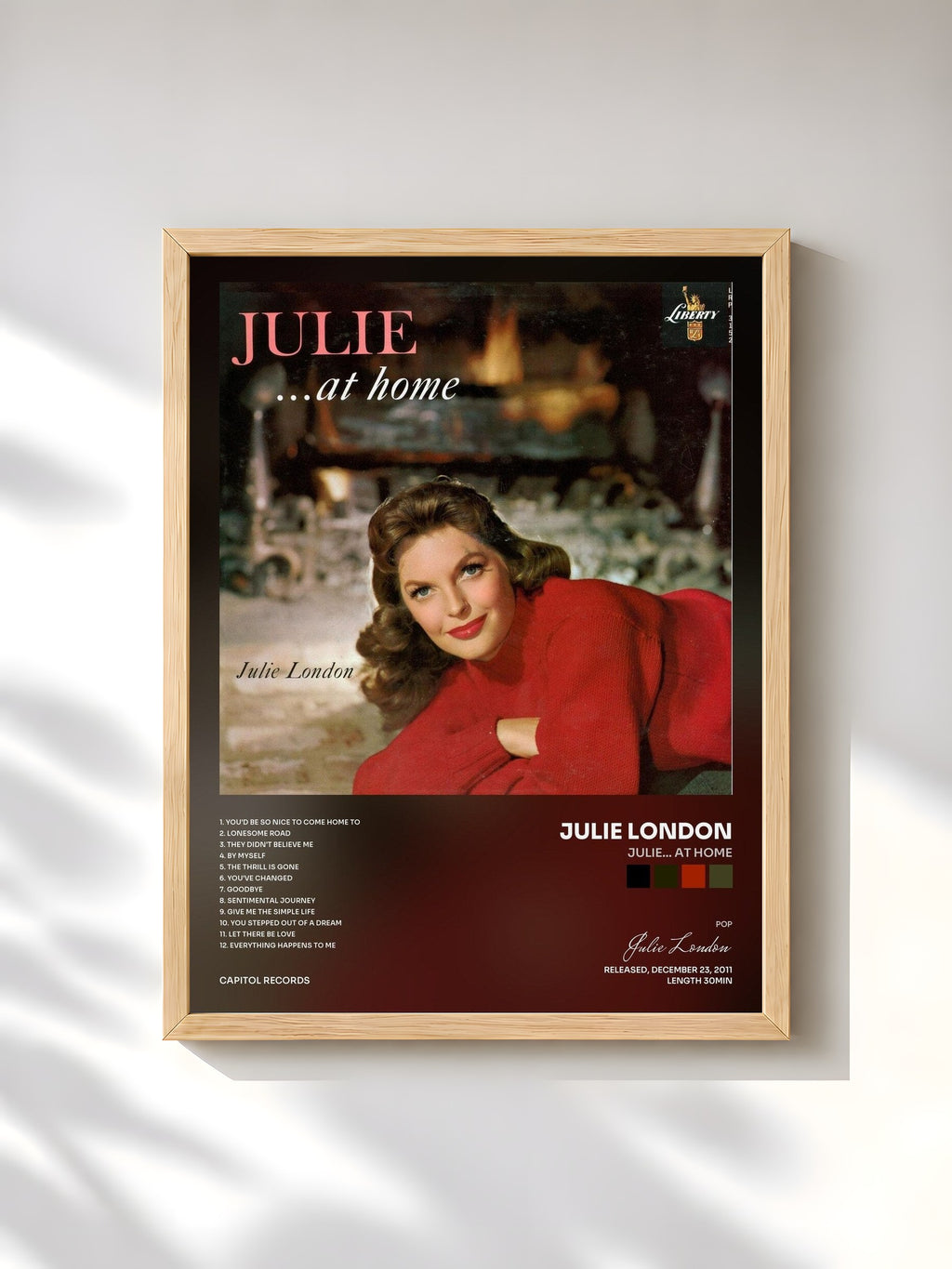 #bois Tableau de l'album Julie... At Home de Julie London, cadre en bois brut, imprimé et encadré en France