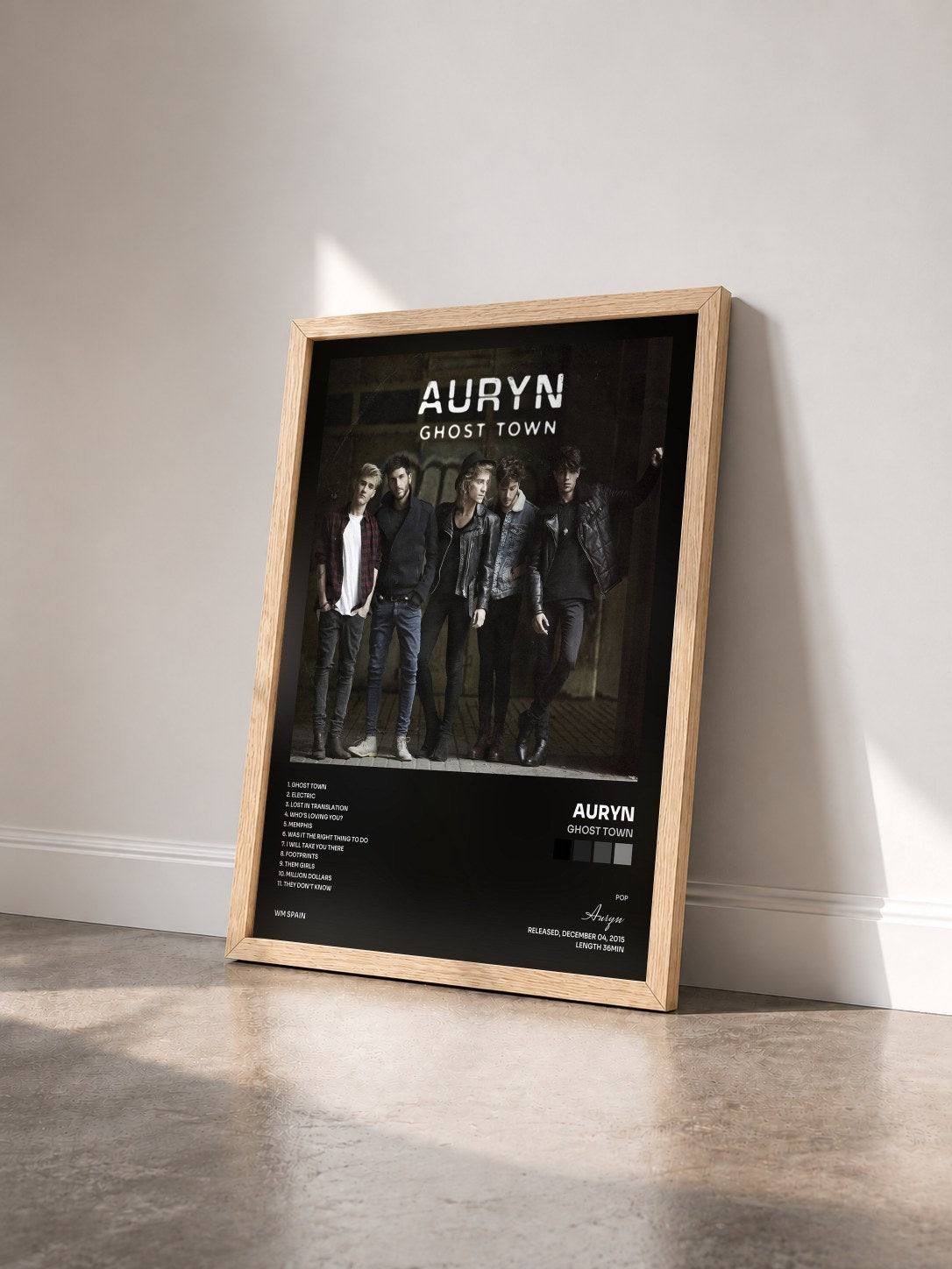 #bois Tableau de l'album Ghost Town de Auryn vu de trois quarts, cadre en bois brut