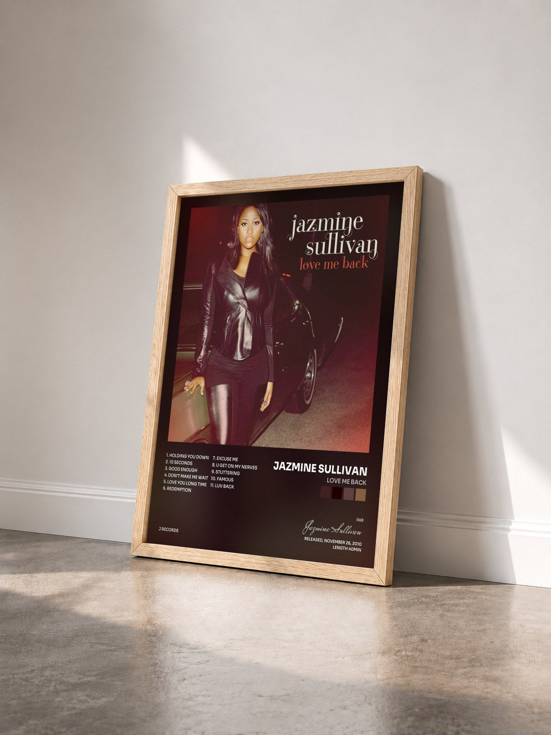 #bois Tableau de l'album Love Me Back de Jazmine Sullivan vu de trois quarts, cadre en bois brut