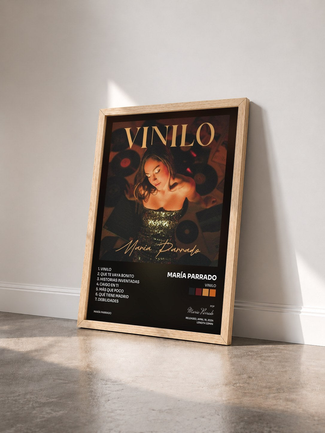 #bois Tableau de l'album Vinilo de María Parrado vu de trois quarts, cadre en bois brut