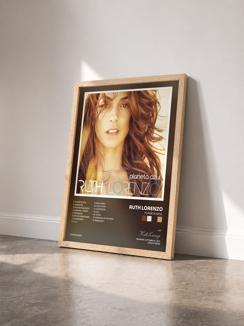 #bois Tableau de l'album Planeta Azul de Ruth Lorenzo vu de trois quarts, cadre en bois brut