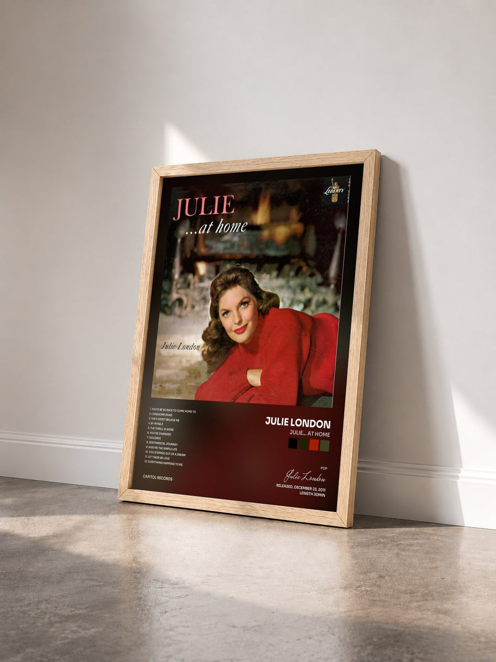 #bois Tableau de l'album Julie... At Home de Julie London vu de trois quarts, cadre en bois brut