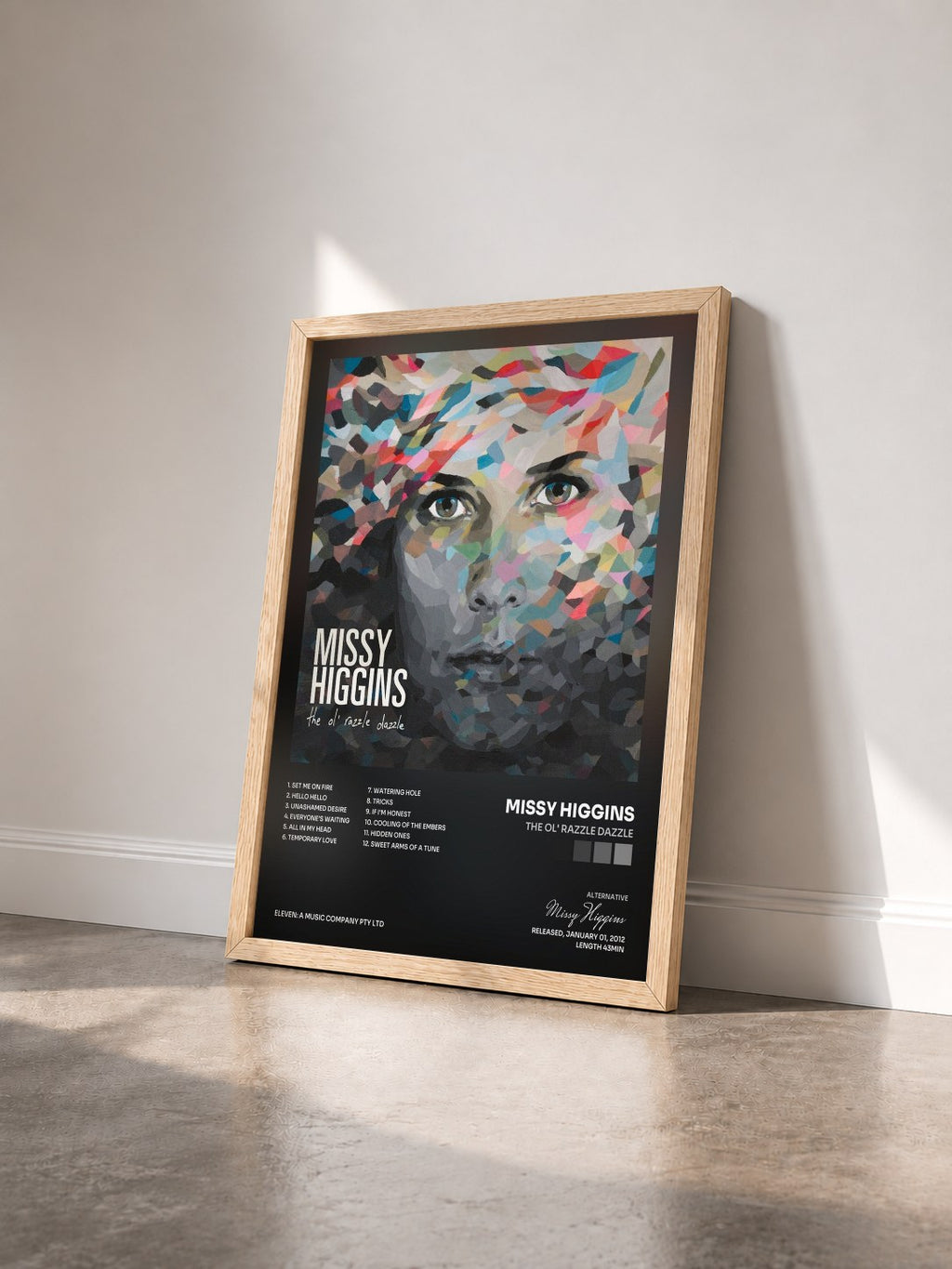 #bois Tableau de l'album The Ol' Razzle Dazzle de Missy Higgins vu de trois quarts, cadre en bois brut