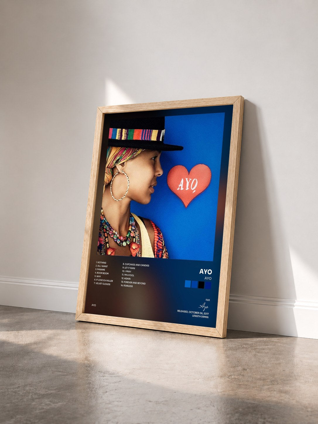 #bois Tableau de l'album Ayo de Ayo vu de trois quarts, cadre en bois brut