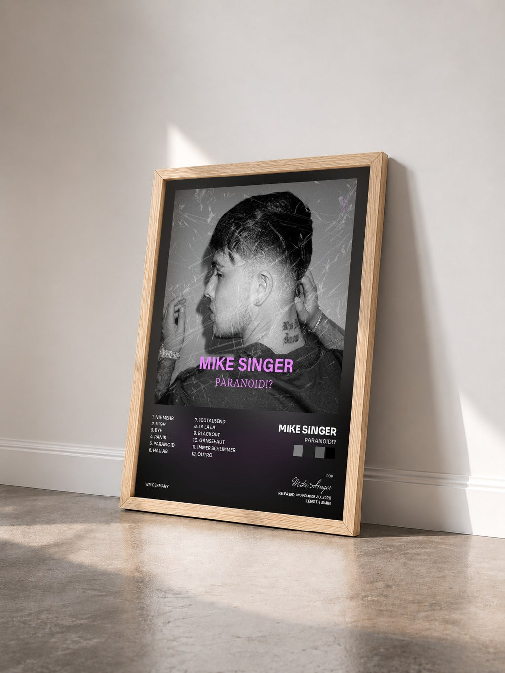 #bois Tableau de l'album Paranoid!? de Mike Singer vu de trois quarts, cadre en bois brut