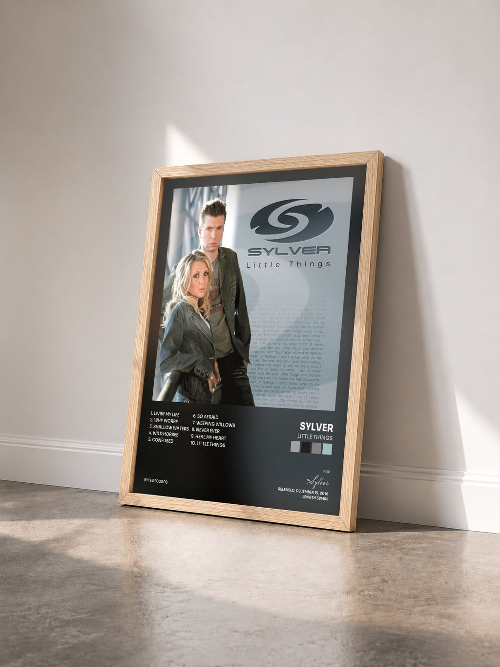 #bois Tableau de l'album Little Things de Sylver vu de trois quarts, cadre en bois brut