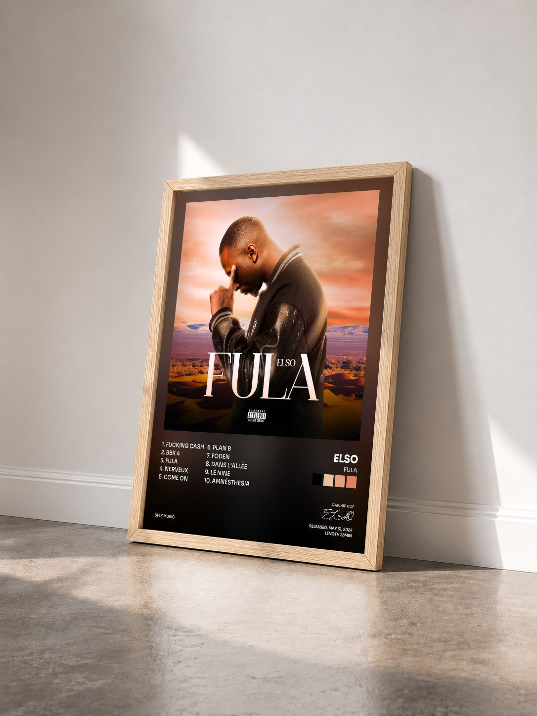 #bois Tableau de l'album Fula de ELSO vu de trois quarts, cadre en bois brut