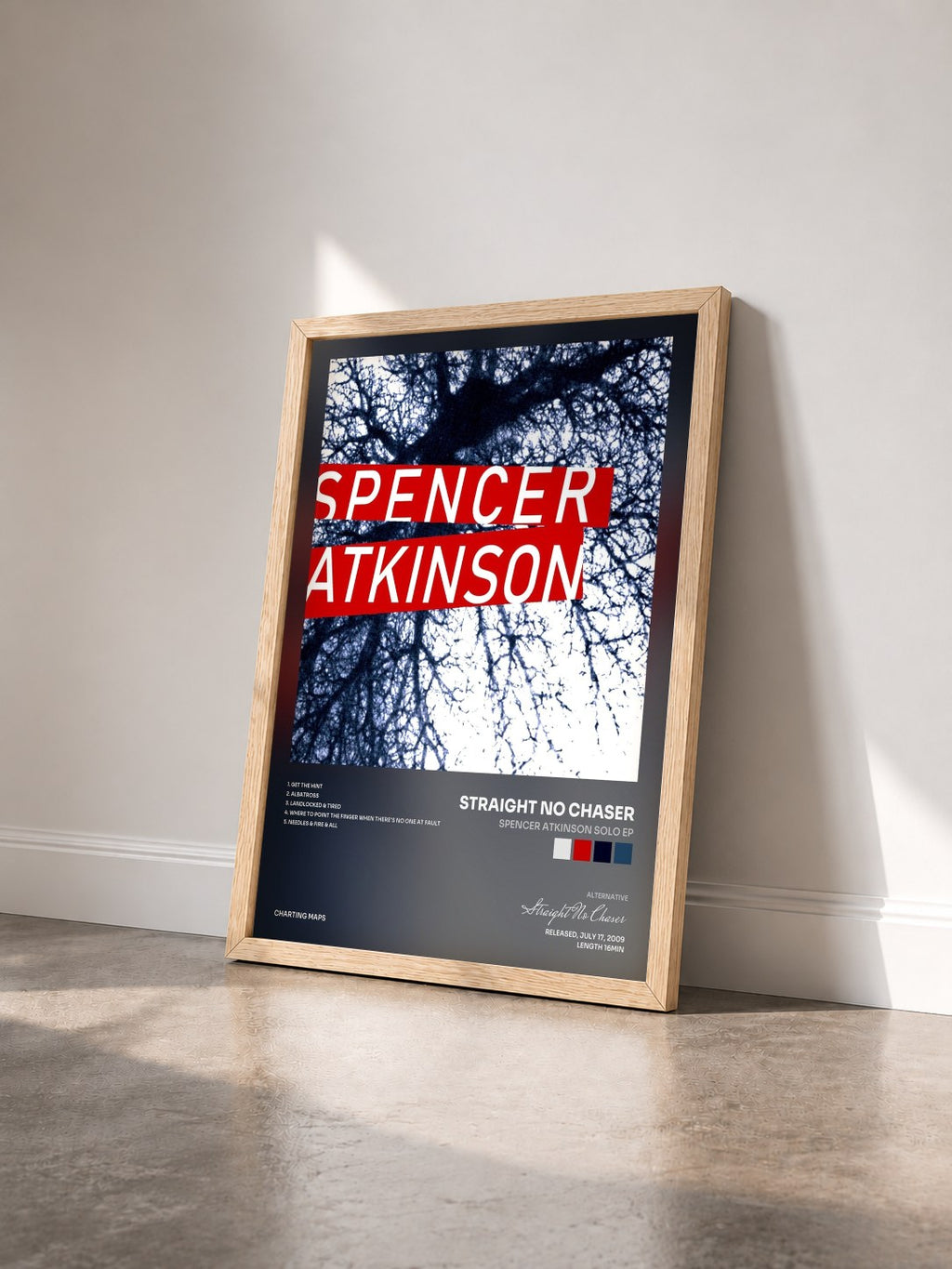 #bois Tableau de l'album Spencer Atkinson Solo EP de Straight No Chaser vu de trois quarts, cadre en bois brut
