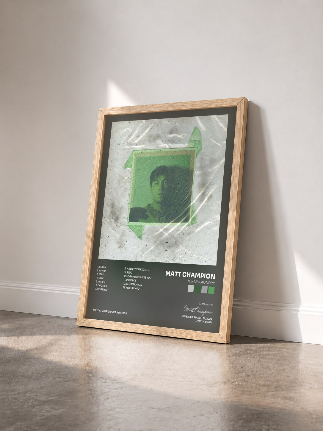 #bois Tableau de l'album Mika's Laundry de Matt Champion vu de trois quarts, cadre en bois brut