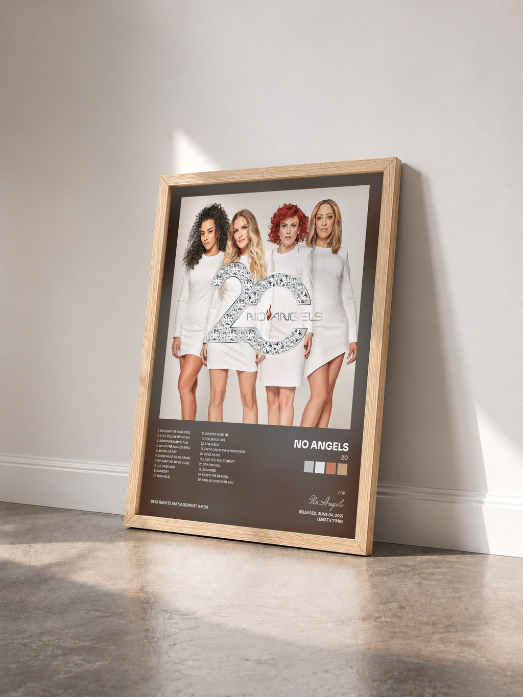 #bois Tableau de l'album 20 de No Angels vu de trois quarts, cadre en bois brut