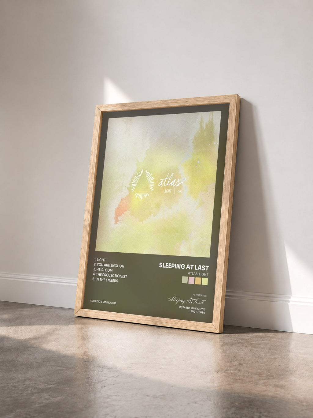#bois Tableau de l'album Atlas: Light de Sleeping At Last vu de trois quarts, cadre en bois brut