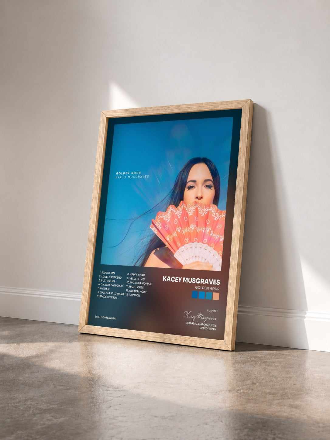 #bois Tableau de l'album Golden Hour de Kacey Musgraves vu de trois quarts, cadre en bois brut