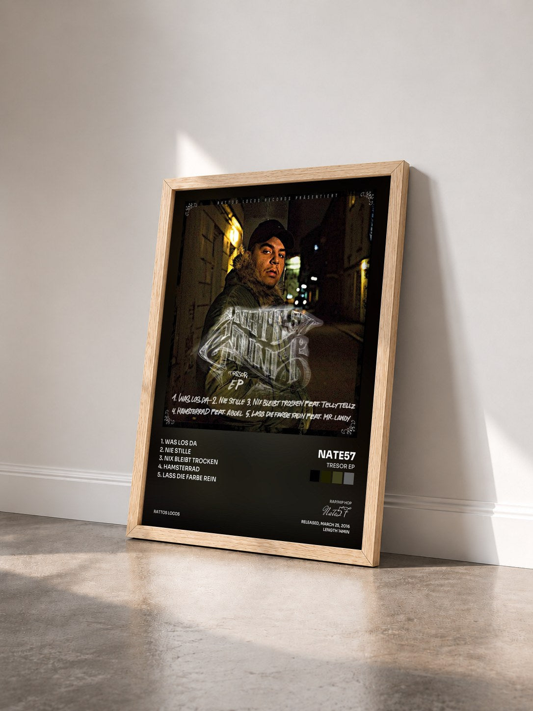 #bois Tableau de l'album Tresor EP de Nate57 vu de trois quarts, cadre en bois brut