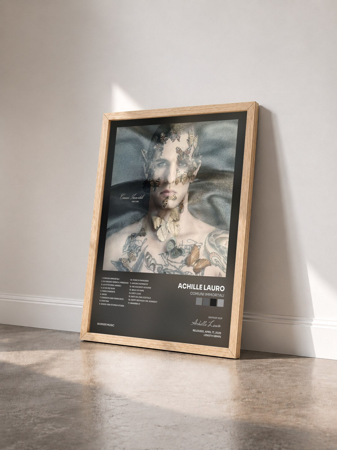 #bois Tableau de l'album Comuni Immortali de Achille Lauro vu de trois quarts, cadre en bois brut